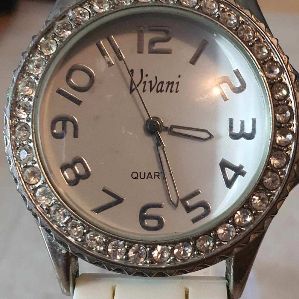 🦋10/$20🦋 Vivani K2081WH Silver/White Rhinestone Silicone Women's Watch